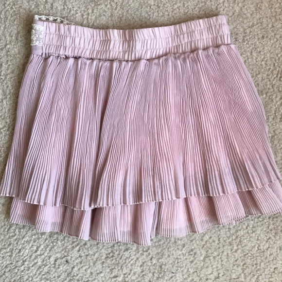 NWOT Pleated mauve mini skirt - Picture 2 of 2